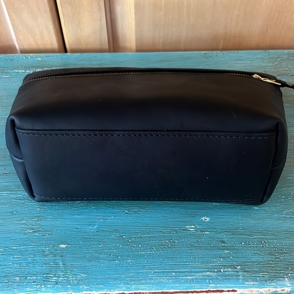 Portland Leather Goods XL Makeup Bag in Black Leather - Picture 3 of 9